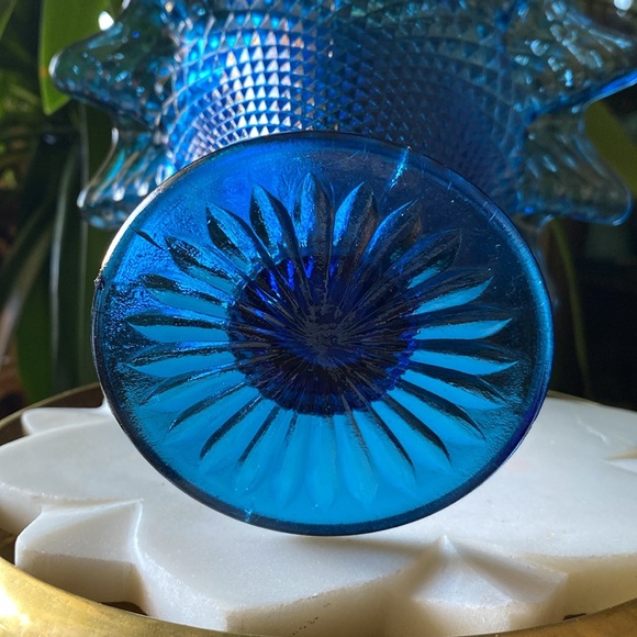 Vintage Ivima Made in Portugal Ruffled Diamond Point Glass Vase - Picture 7 of 7